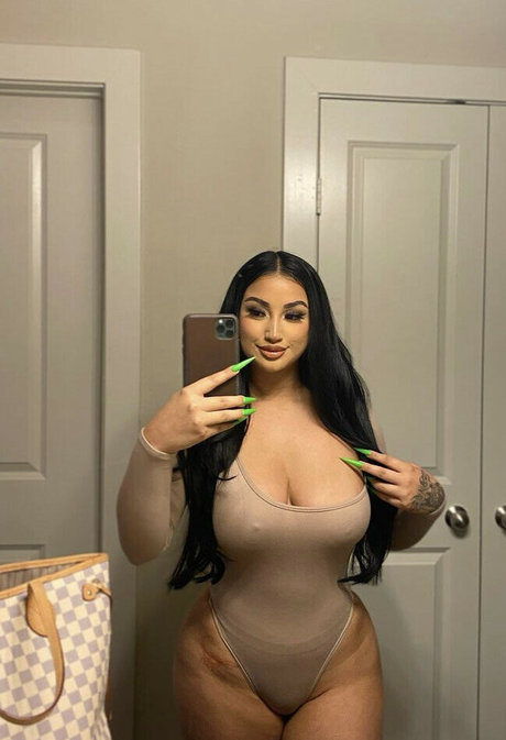 Naakte gelekte OnlyFans-foto van Sarah Soho