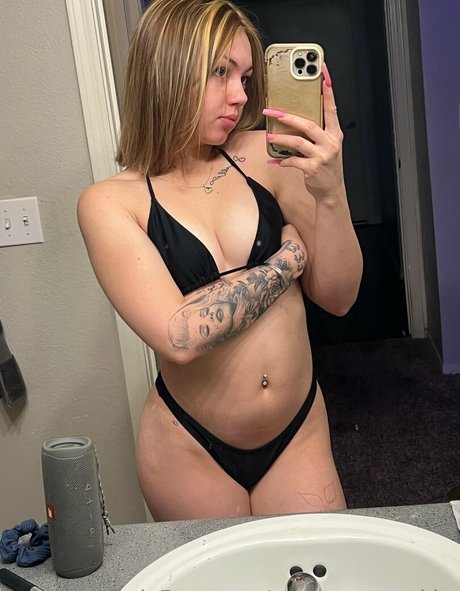 Naakte gelekte OnlyFans-foto van Monicamoore69