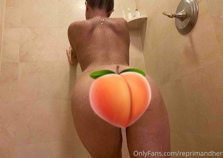 Naakte gelekte OnlyFans-foto van Xxreprimandher