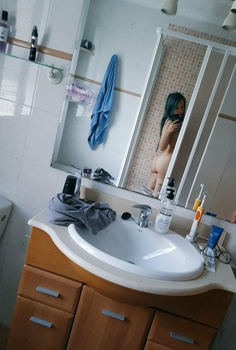 Naakte gelekte OnlyFans-foto van Hurona Rolera