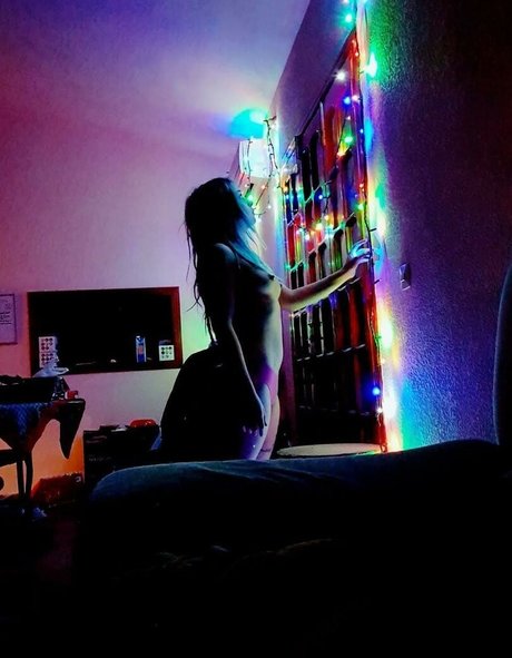 Naakte gelekte OnlyFans-foto van Hurona Rolera