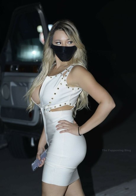Naakte gelekte OnlyFans-foto van Bella Bunnie Amor