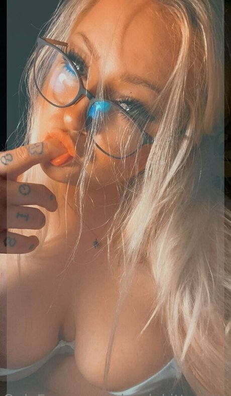 Naakte gelekte OnlyFans-foto van Blondekittycattt