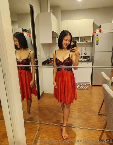 Naakte gelekte OnlyFans-foto van Asian Sexdoll