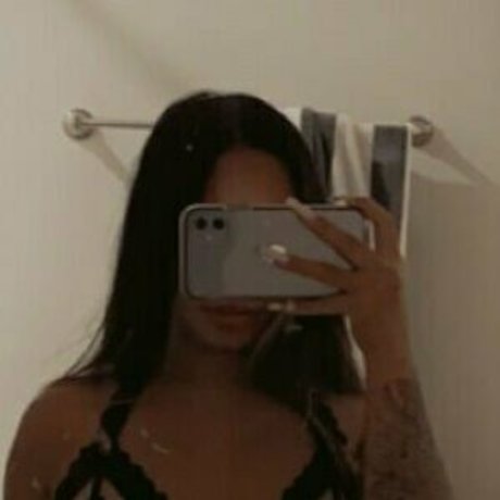 Naakte gelekte OnlyFans-foto van Lilasianscorpio