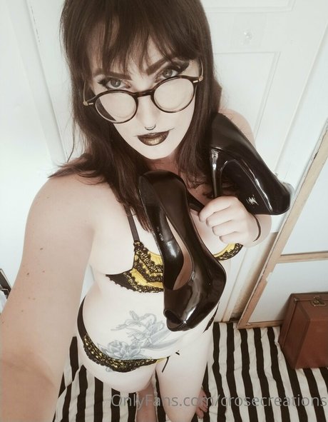 Naakte gelekte OnlyFans-foto van Crosecreations