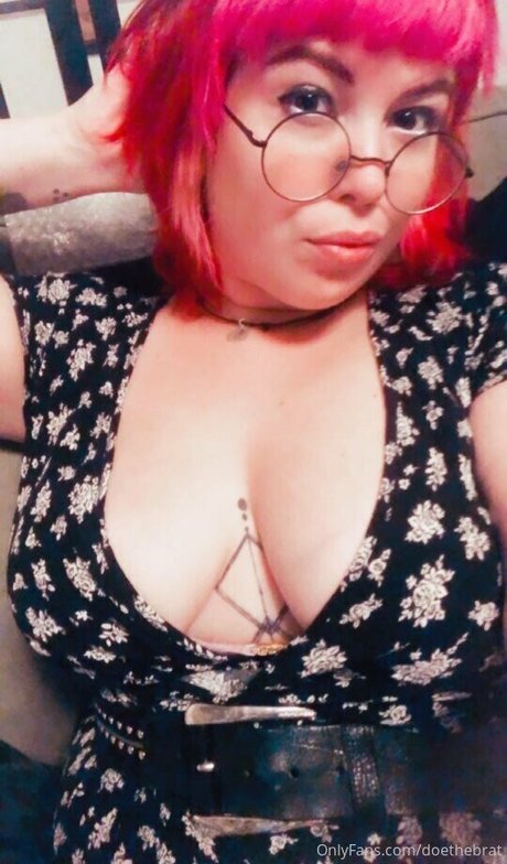 Naakte gelekte OnlyFans-foto van Doethebrat