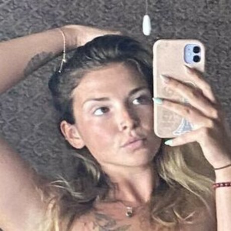 Naakte gelekte OnlyFans-foto van April Makenna