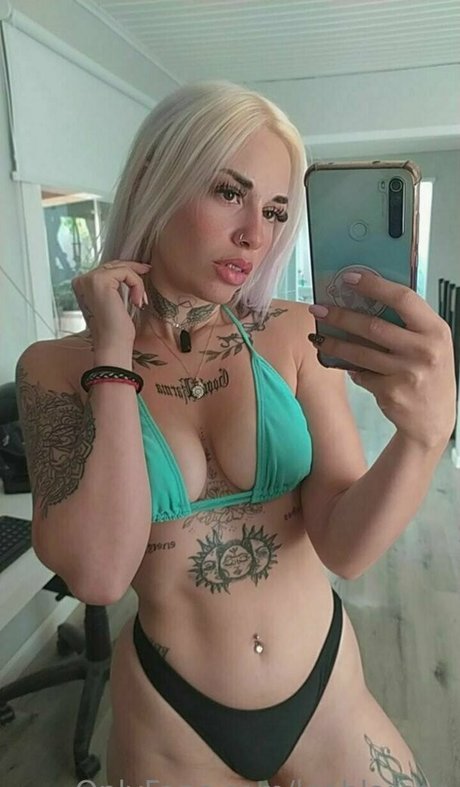 Naakte gelekte OnlyFans-foto van Leahlarsen