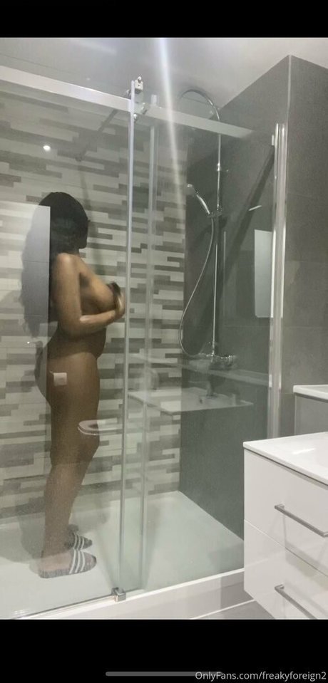 Naakte gelekte OnlyFans-foto van Freakyforeign2