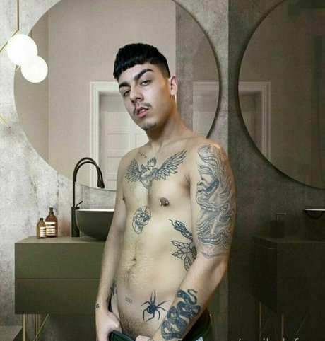 Naakte gelekte OnlyFans-foto van Garihalefree