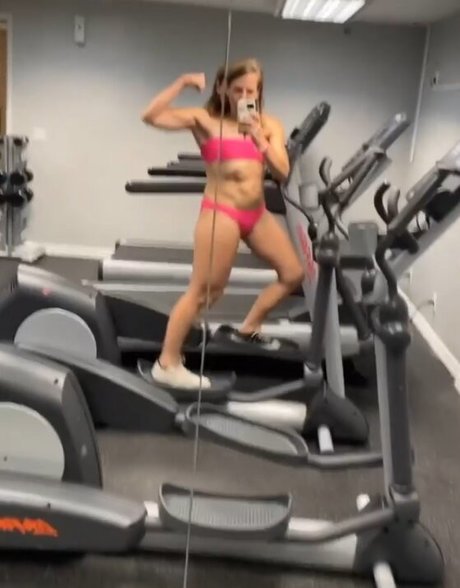 Naakte gelekte OnlyFans-foto van Ali Spagnola