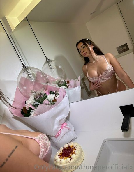 Naakte gelekte OnlyFans-foto van Thumperofficialx
