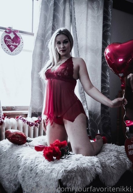 Naakte gelekte OnlyFans-foto van Nikki Baker