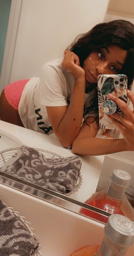 Naakte gelekte OnlyFans-foto van Misskrisskosplay
