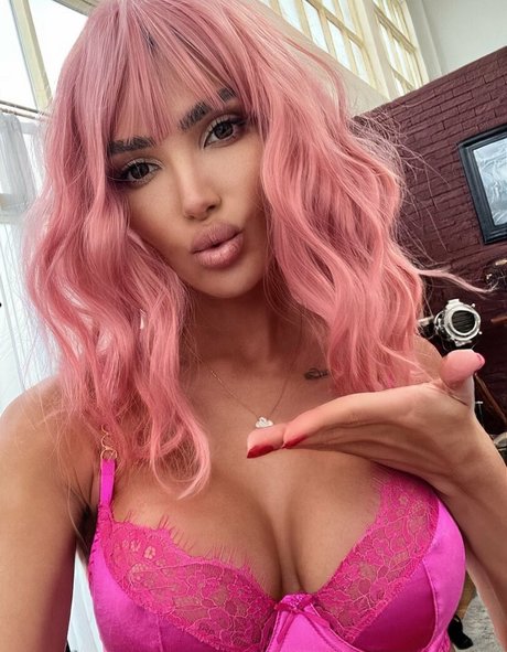 Naakte gelekte OnlyFans-foto van Milevskate