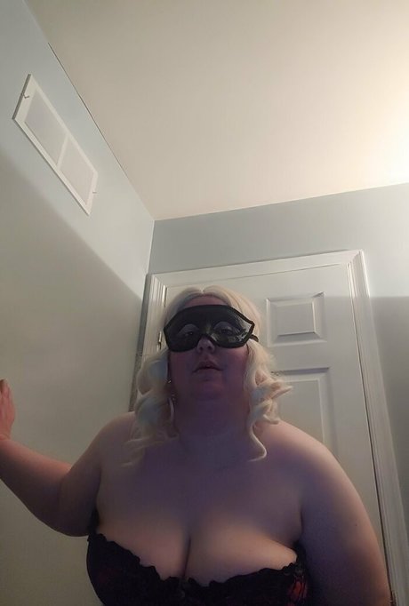 Naakte gelekte OnlyFans-foto van Maskedlibrarian