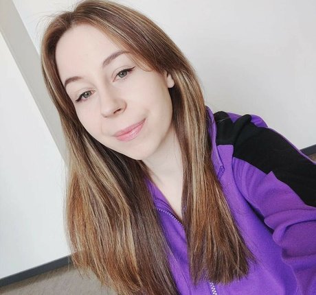 Naakte gelekte OnlyFans-foto van Actuallyalisa