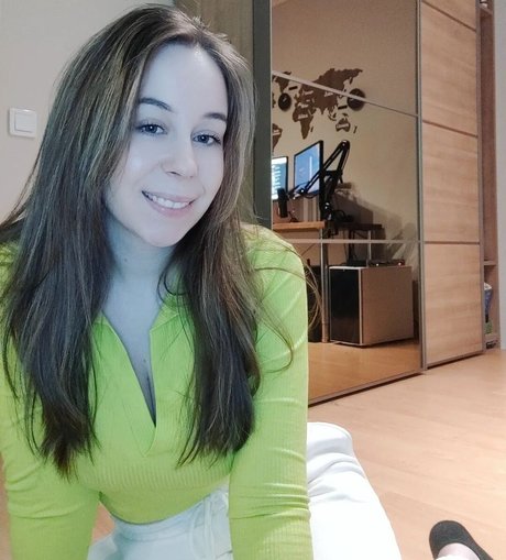 Naakte gelekte OnlyFans-foto van Actuallyalisa