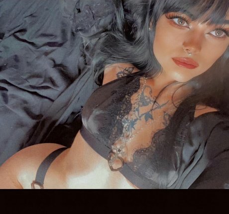 Naakte gelekte OnlyFans-foto van Portsmouth