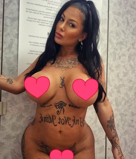 Naakte gelekte OnlyFans-foto van Bellydah