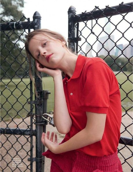Naakte gelekte OnlyFans-foto van Mia Goth