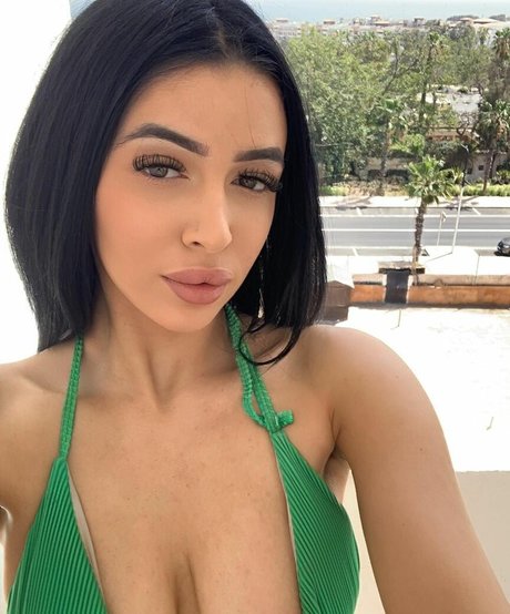 Naakte gelekte OnlyFans-foto van Nidakhan