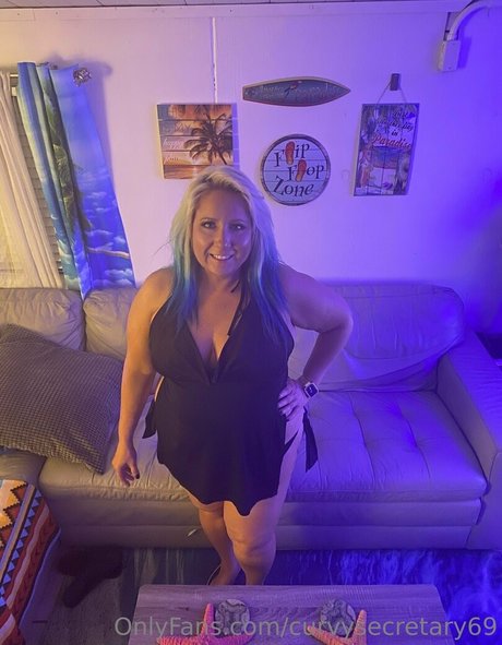 Curvysecretary69
