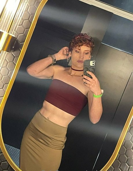 Naakte gelekte OnlyFans-foto van Reddhotqueen