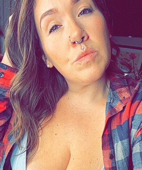Naakte gelekte OnlyFans-foto van Michele Moon
