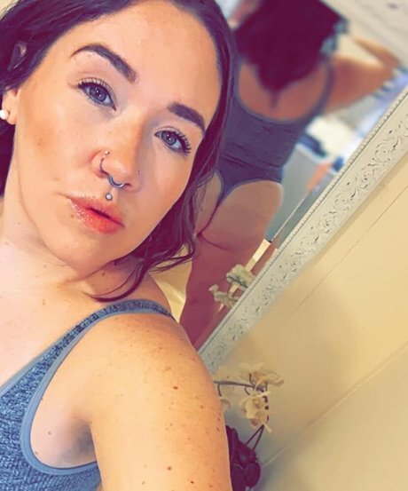 Naakte gelekte OnlyFans-foto van Michele Moon