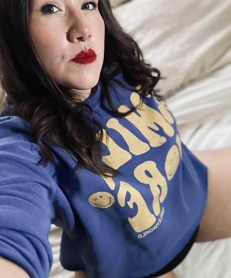 Naakte gelekte OnlyFans-foto van Michele Moon