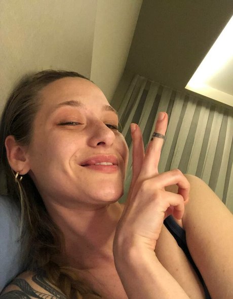 Naakte gelekte OnlyFans-foto van Dina Lewd
