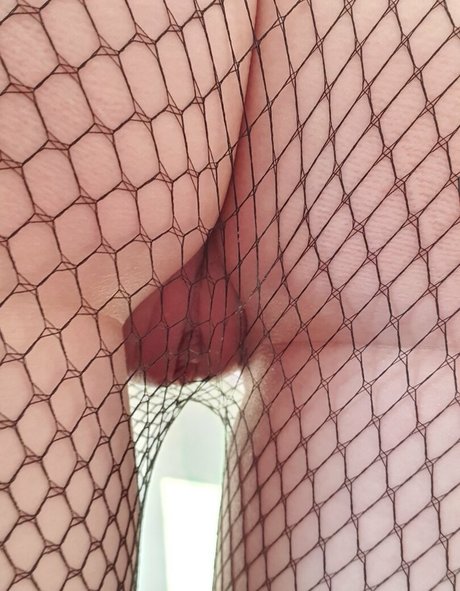 Naakte gelekte OnlyFans-foto van Littlebee