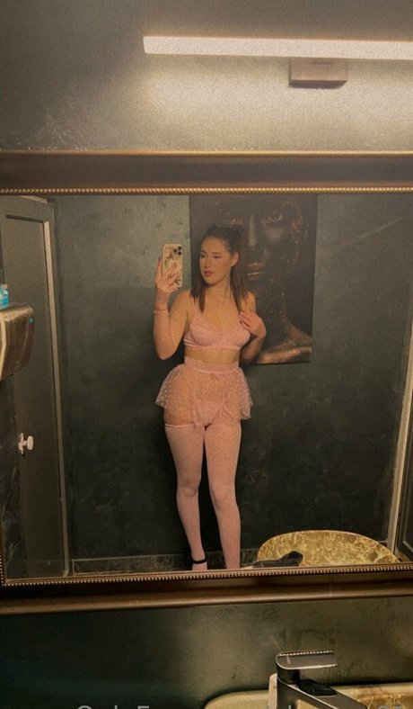 Naakte gelekte OnlyFans-foto van Alexaon01