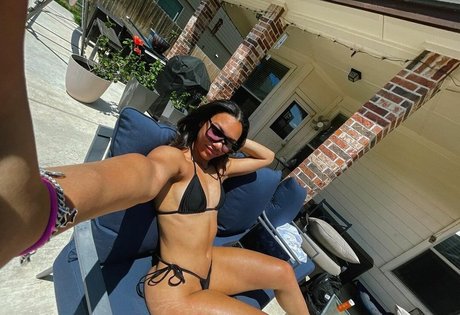 Naakte gelekte OnlyFans-foto van Jasmin Alexandria
