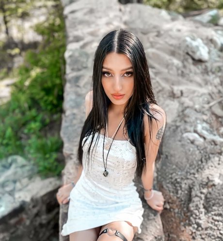 Naakte gelekte OnlyFans-foto van Alison Rainer