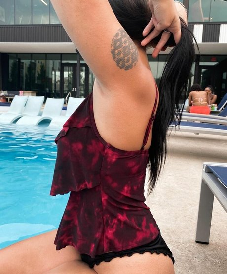 Naakte gelekte OnlyFans-foto van Alison Rainer
