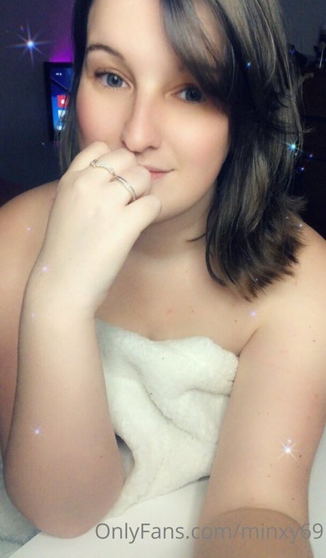 Naakte gelekte OnlyFans-foto van Babyminx692