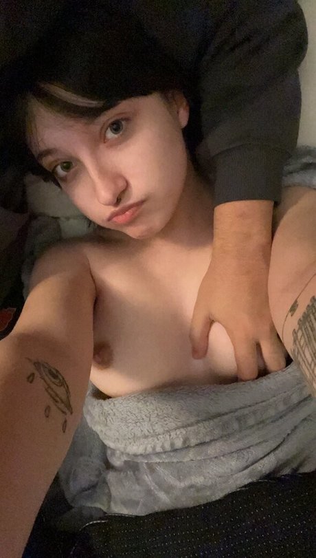 Naakte gelekte OnlyFans-foto van Venusbabie