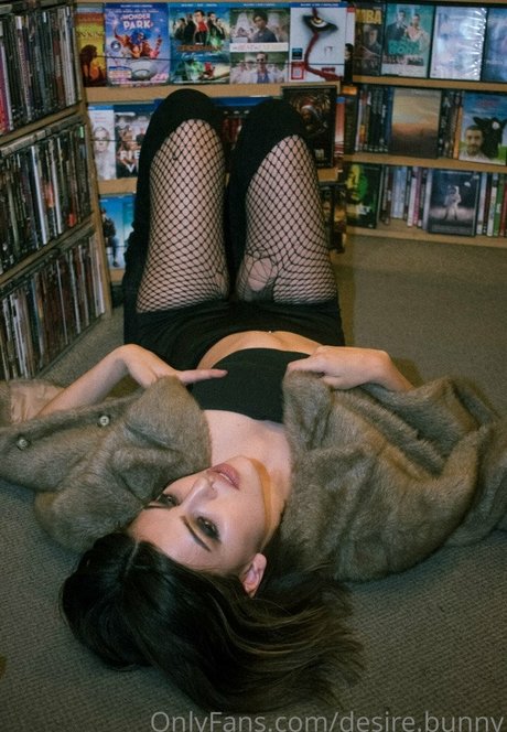 Naakte gelekte OnlyFans-foto van Desiree Bunny