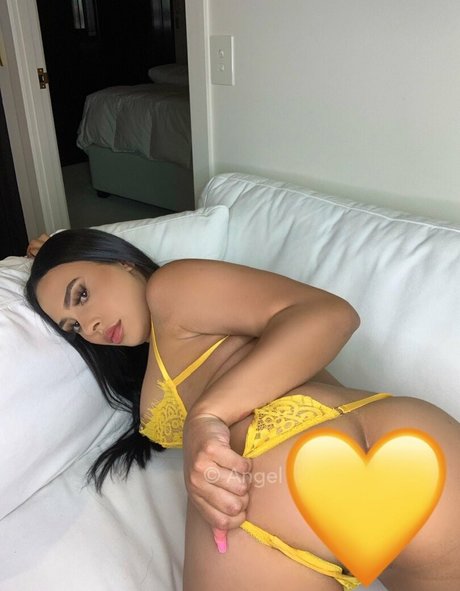 Naakte gelekte OnlyFans-foto van Angelalektrafree