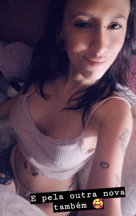 Naakte gelekte OnlyFans-foto van Missmushrooms
