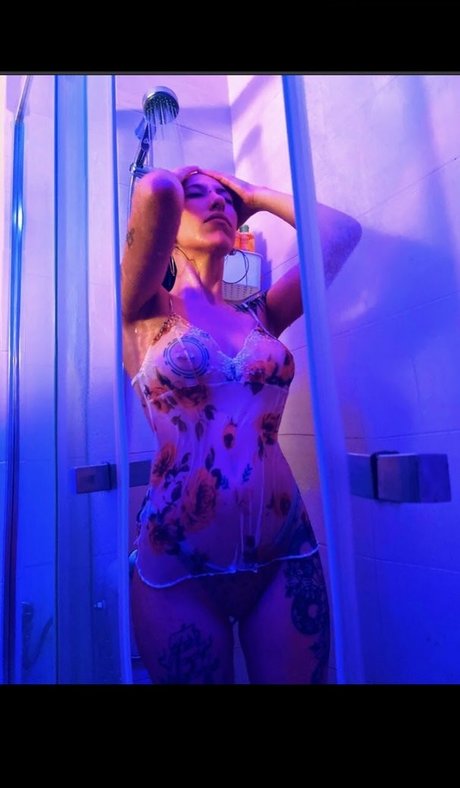 Naakte gelekte OnlyFans-foto van Missmushrooms