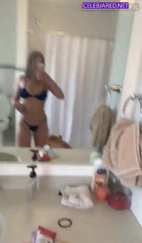 Naakte gelekte OnlyFans-foto van Courtney Craib