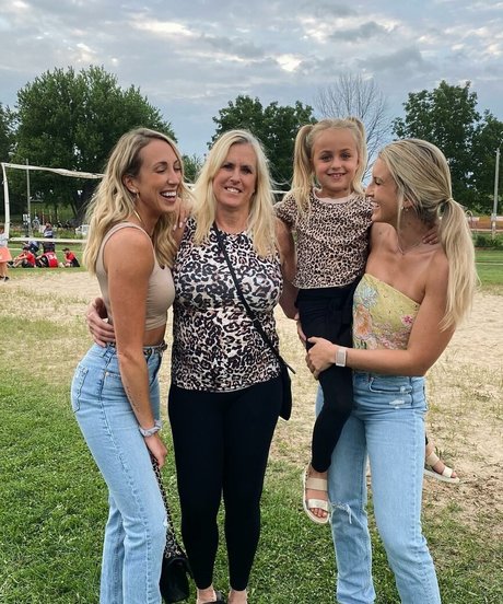 Naakte gelekte OnlyFans-foto van Carley Sanfilippo