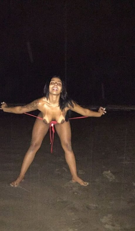 Naakte gelekte OnlyFans-foto van Dj Moana