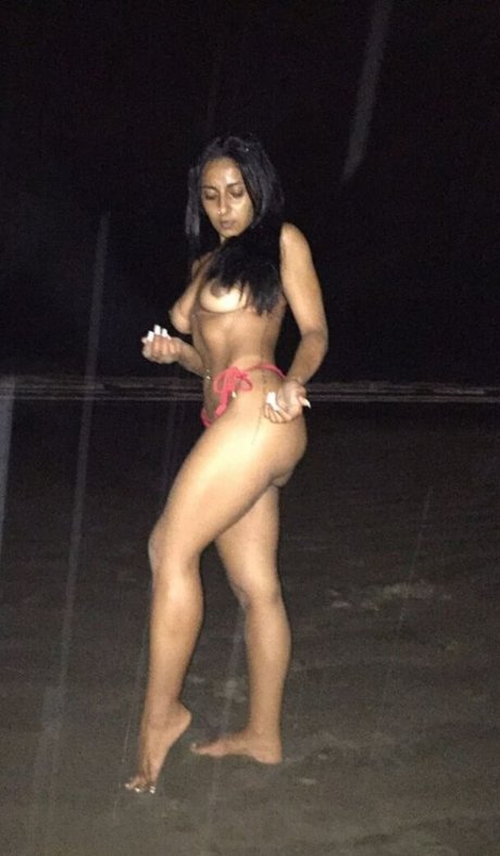 Naakte gelekte OnlyFans-foto van Dj Moana