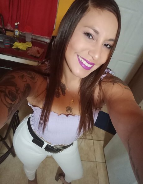 Naakte gelekte OnlyFans-foto van Bitchlatina22