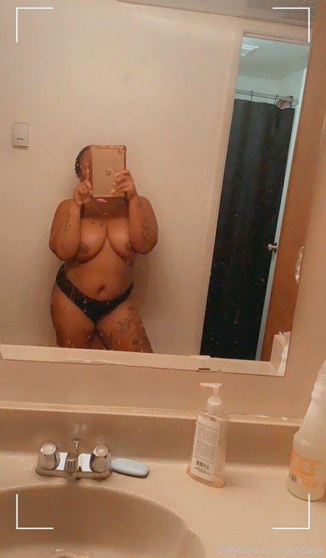 Naakte gelekte OnlyFans-foto van Daribaby